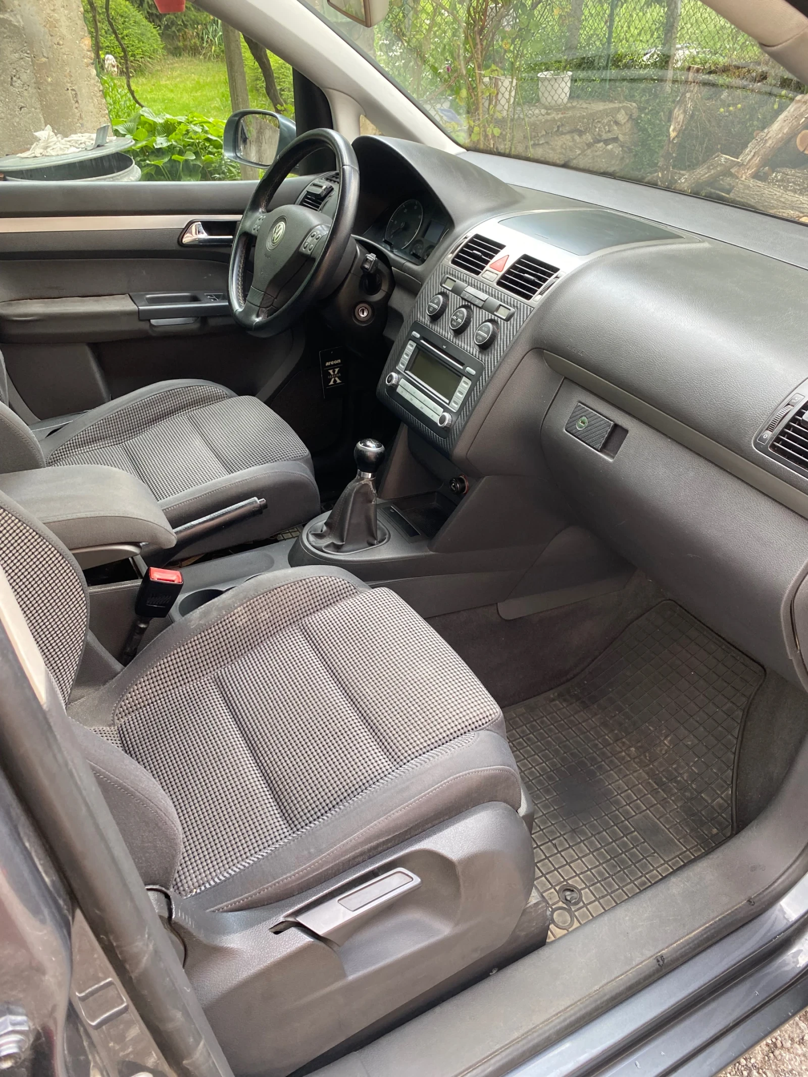VW Touran, снимка 8 - Автомобили и джипове - 55385275