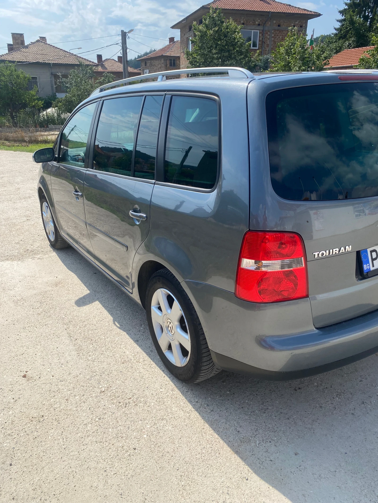 VW Touran, снимка 3 - Автомобили и джипове - 55385275