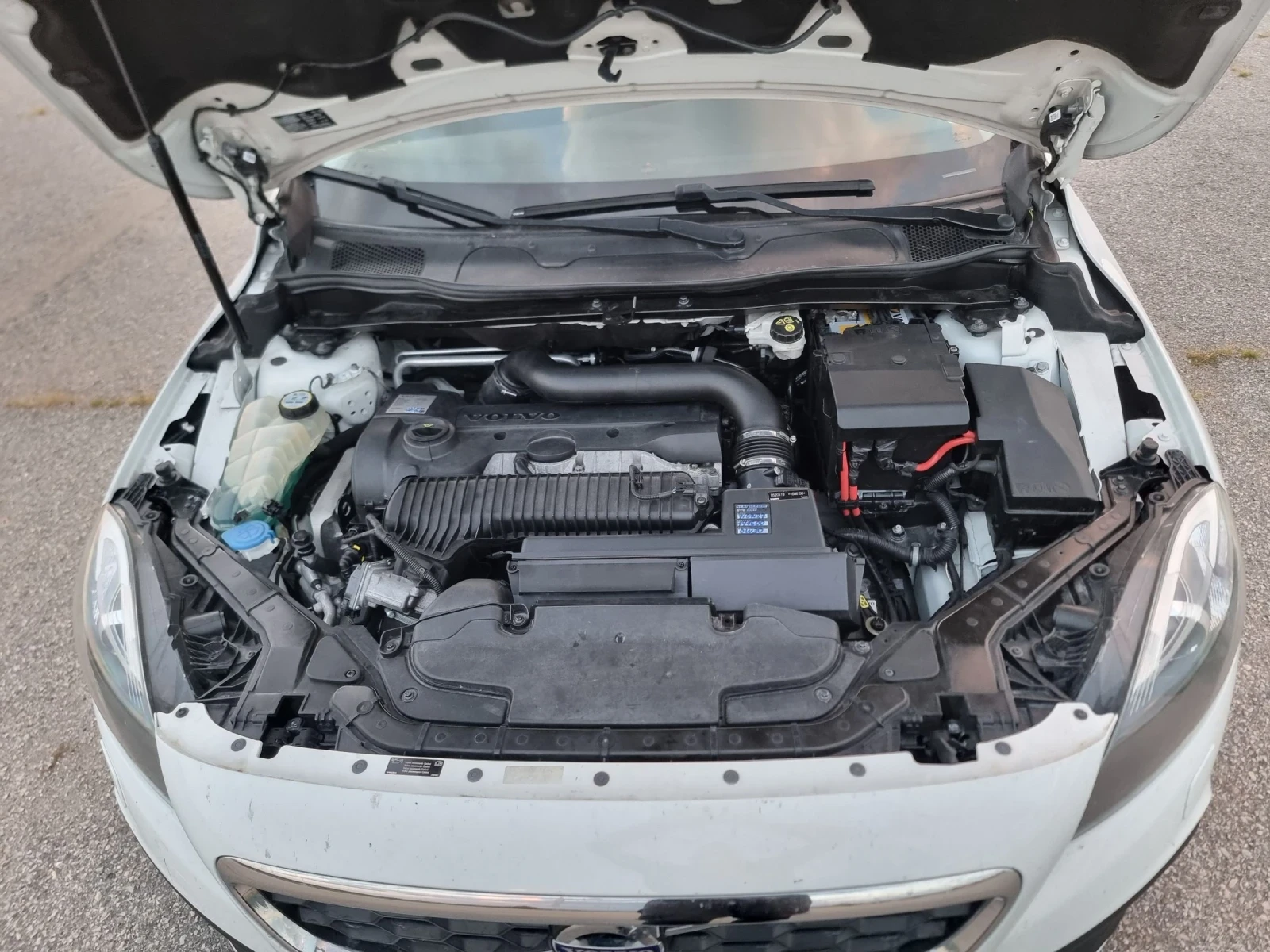 Volvo V40 Cross Country 2.0 БЕНЗИН, 180 к.с. - 5 цилиндров старият мотор , снимка 8 - Автомобили и джипове - 55450206