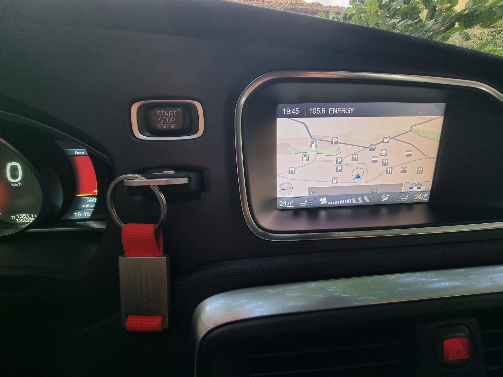 Volvo V40 Cross Country 2.0 БЕНЗИН, 180 к.с. - 5 цилиндров старият мотор , снимка 13 - Автомобили и джипове - 55450206