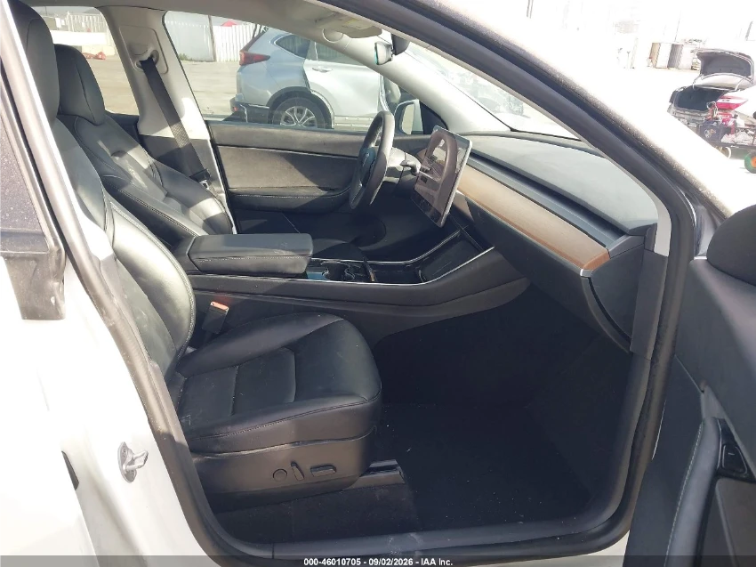 Tesla Model Y LONG RANGE DUAL MOTOR ALL-WHEEL DRIVE, снимка 7 - Автомобили и джипове - 56700957