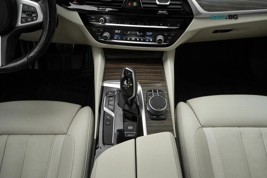 BMW 530 I* XDRIVE* 360CAMERA* ЛЮК* , снимка 10 - Автомобили и джипове - 56736349