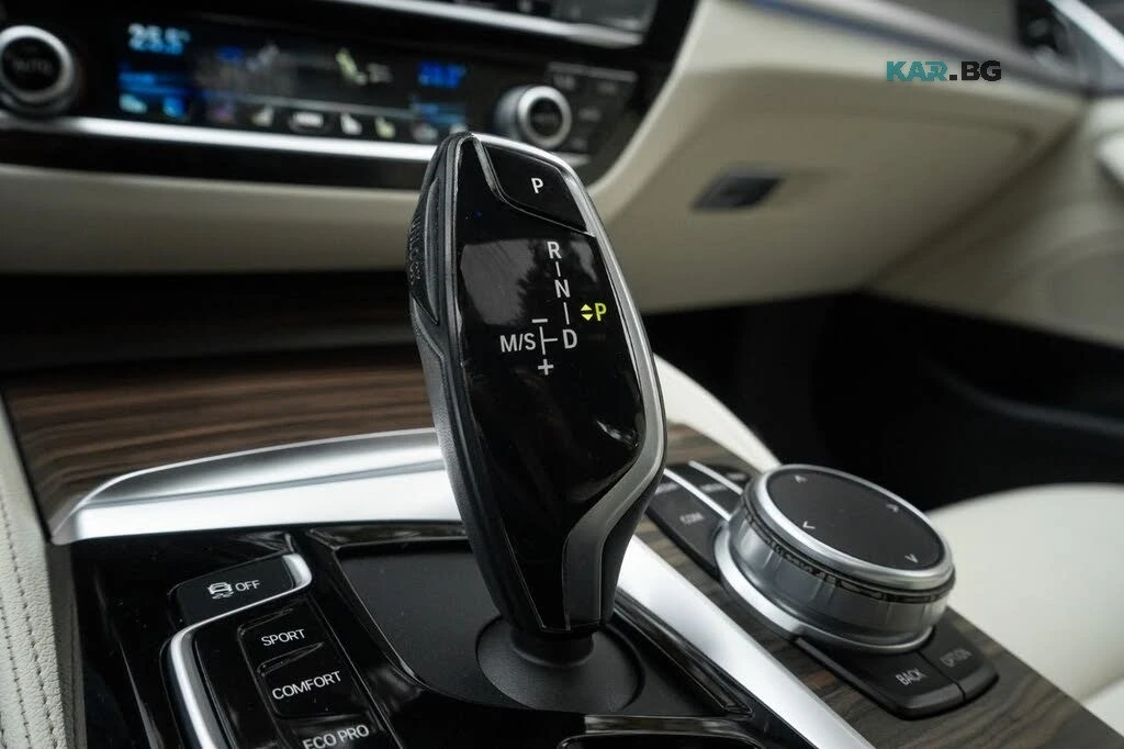 BMW 530 I* XDRIVE* 360CAMERA* ЛЮК* , снимка 17 - Автомобили и джипове - 56736349