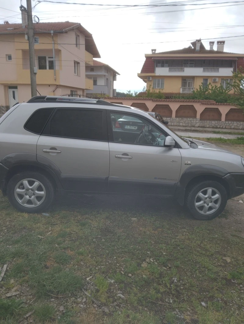 Hyundai Tucson, снимка 4 - Автомобили и джипове - 45381072