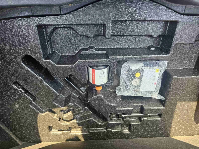 Toyota C-HR 1.8 hibrid, снимка 14 - Автомобили и джипове - 52876812