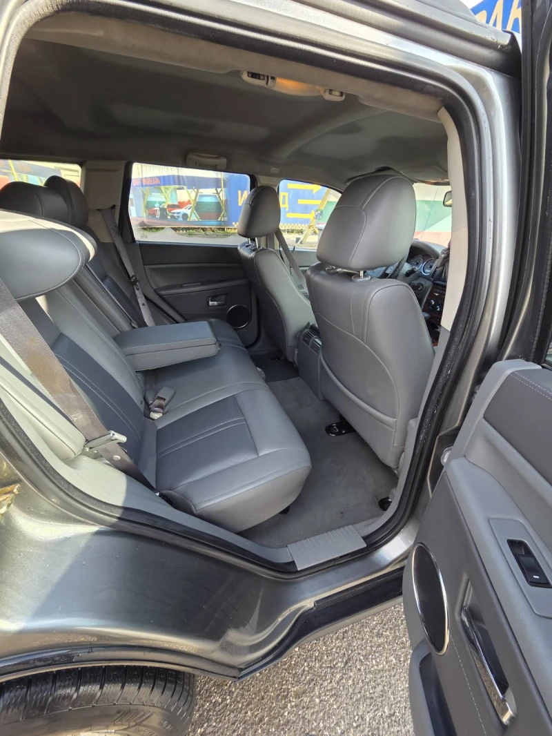 Jeep Grand cherokee, снимка 17 - Автомобили и джипове - 53524632