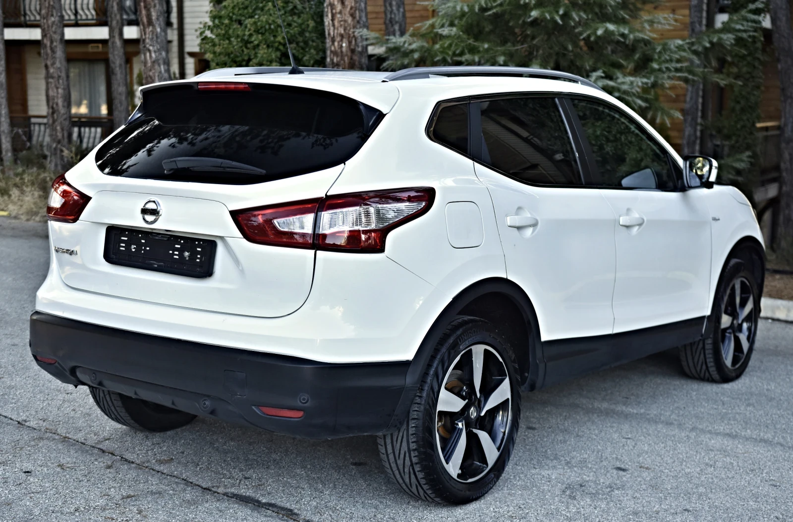 Nissan Qashqai 1.6dCi PANO 360* 4x4  - изображение 4