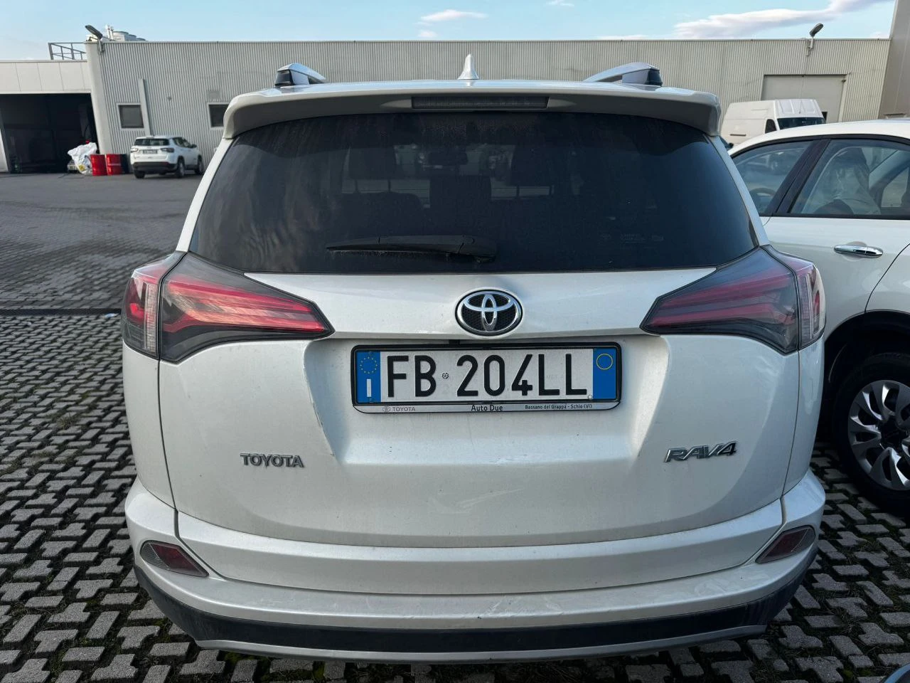 Toyota Rav4 2.0 D4D NEW EXCLUSIVE/CAMERA/100%км, снимка 5 - Автомобили и джипове - 53831024