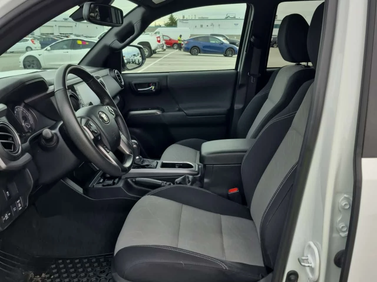 Toyota Tacoma * 4x4 Double Cab Auto * 2  КЛЮЧА* ПОДГРЕВ* KEYLESS, снимка 2 - Автомобили и джипове - 53842727