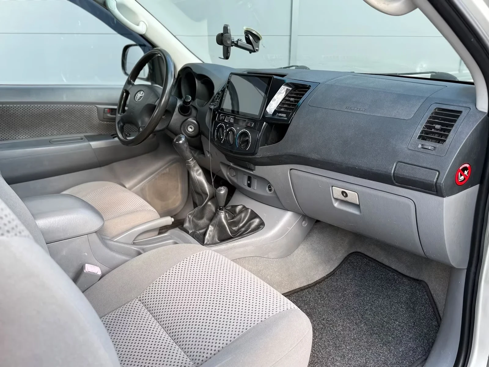 Toyota Hilux 2.5D-4D Klima Navi 4x4, снимка 9 - Автомобили и джипове - 54044950