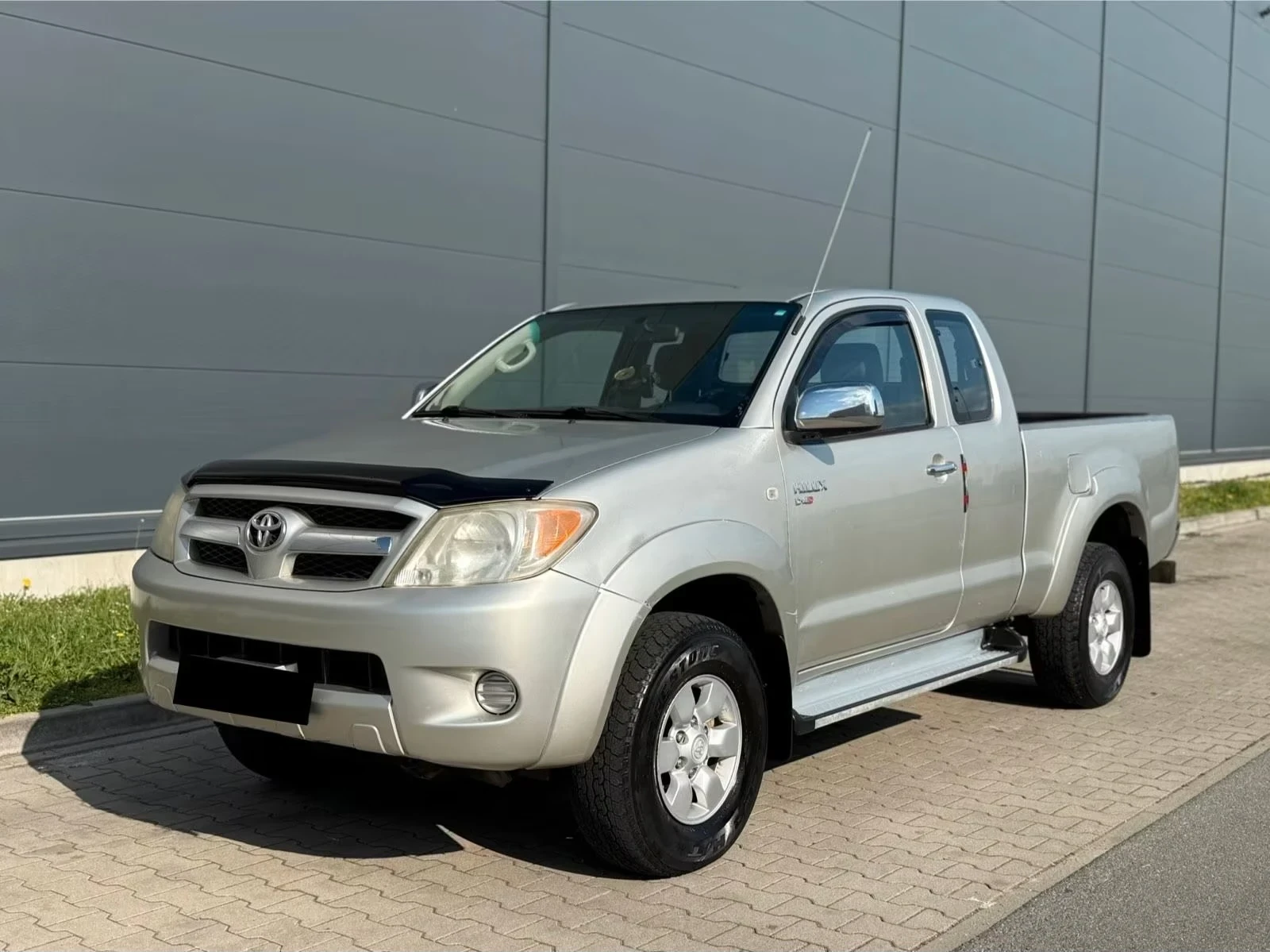 Toyota Hilux 2.5D-4D Klima Navi 4x4, снимка 2 - Автомобили и джипове - 54044950