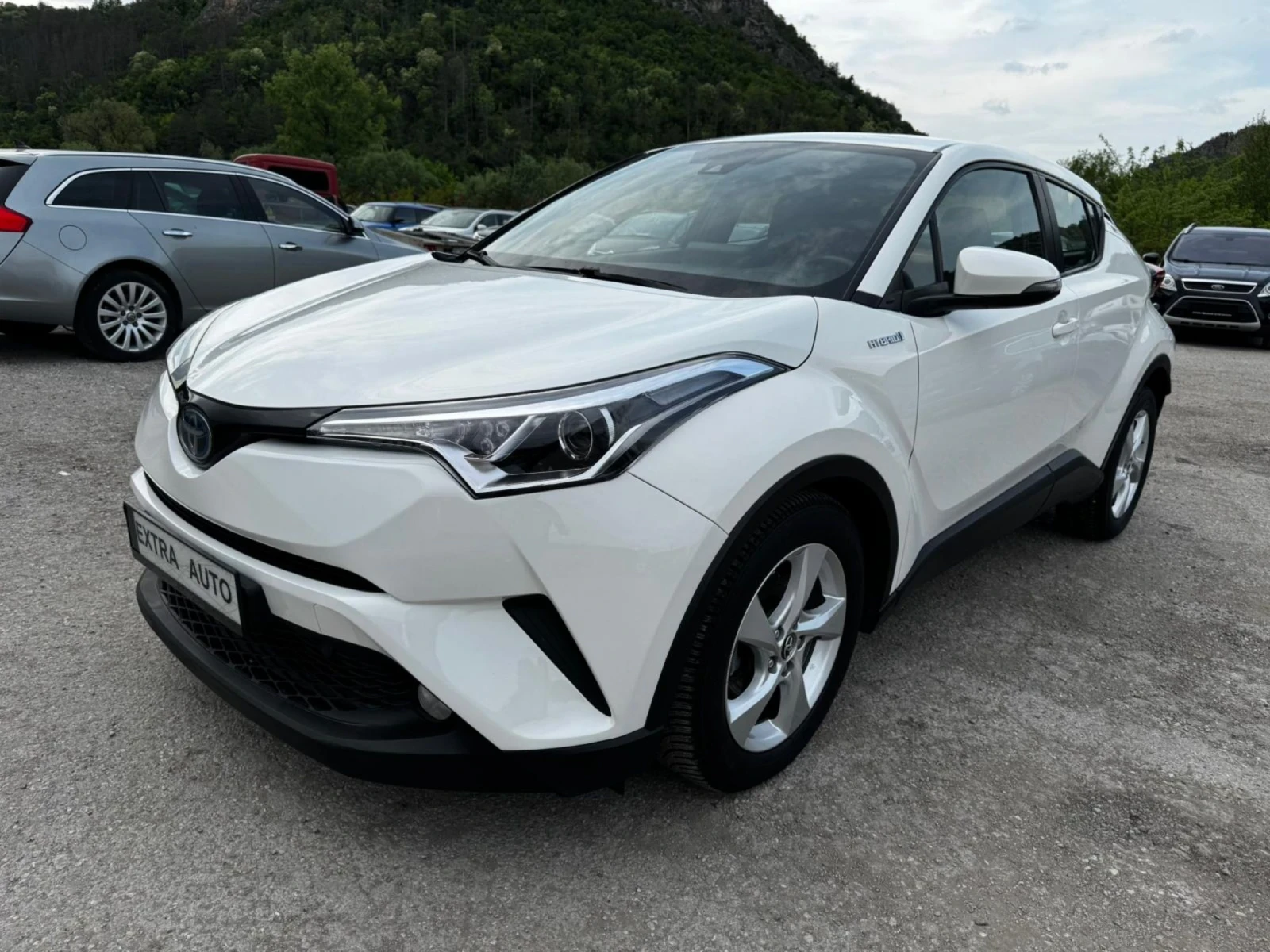 Toyota C-HR 1.8 HYBRID, НАВИГАЦИЯ, КАМЕРА, 133000км 