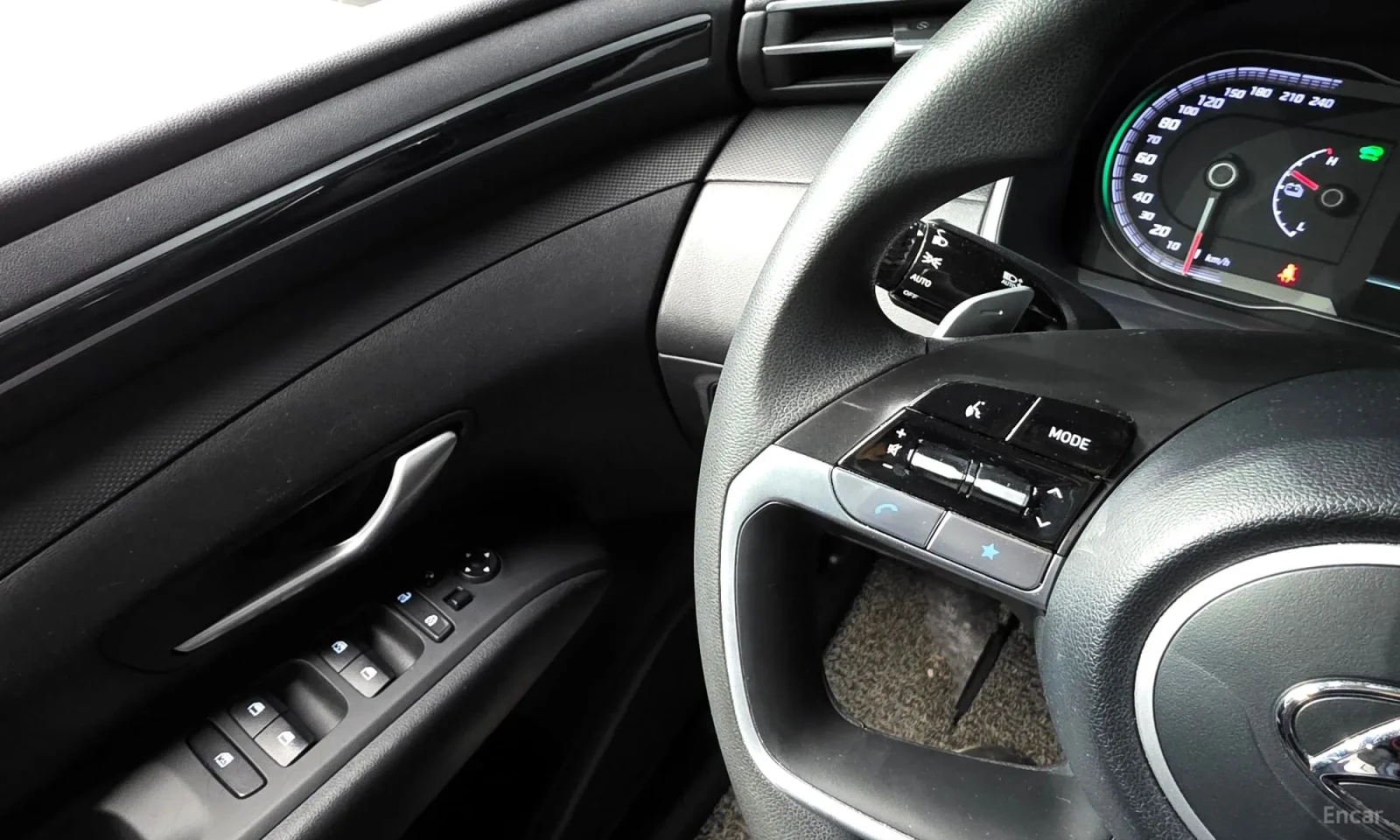 Hyundai Tucson, снимка 17 - Автомобили и джипове - 55193473