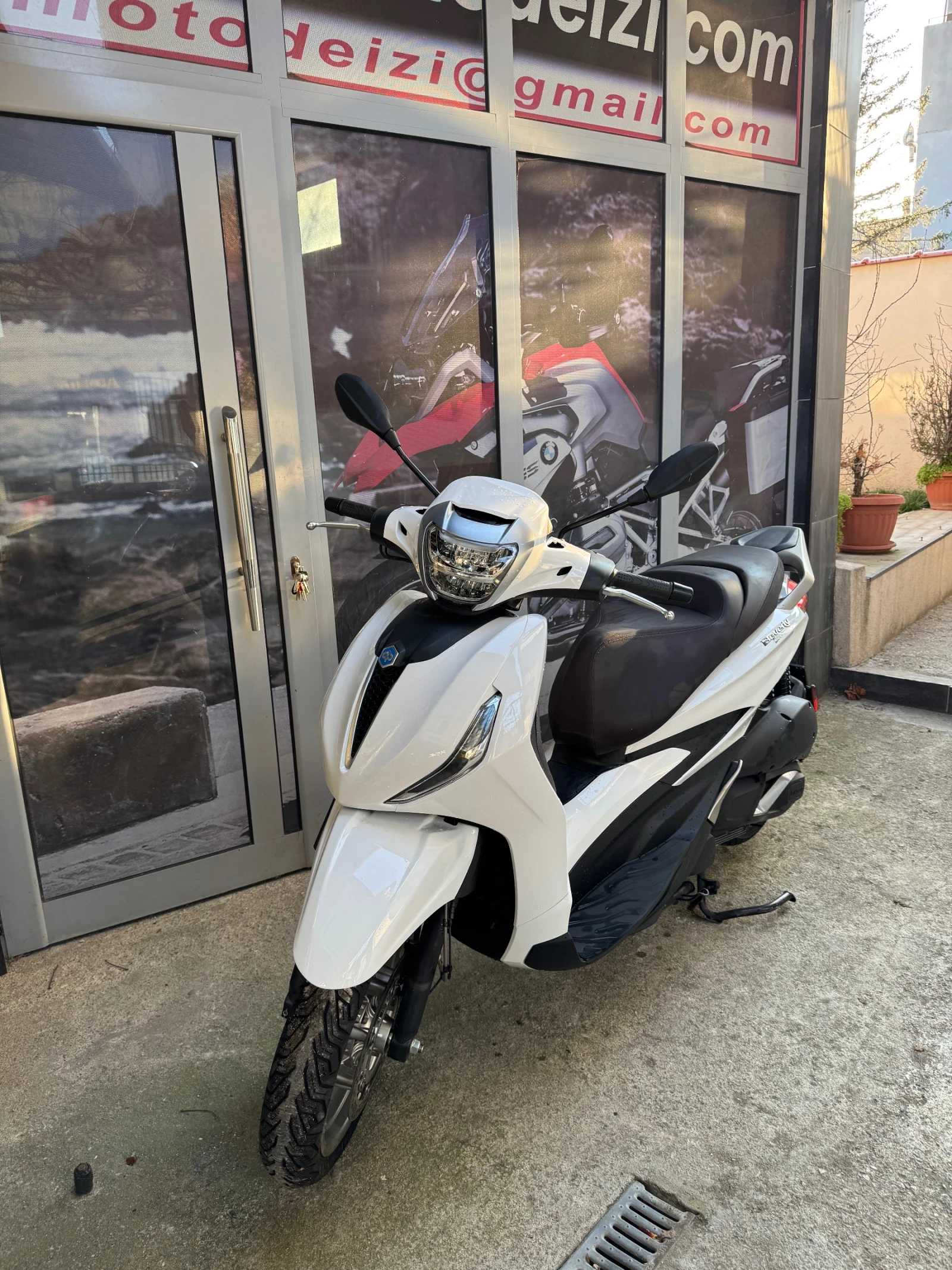 Piaggio Beverly 300 hpe, снимка 2 - Мотоциклети и мототехника - 55955082