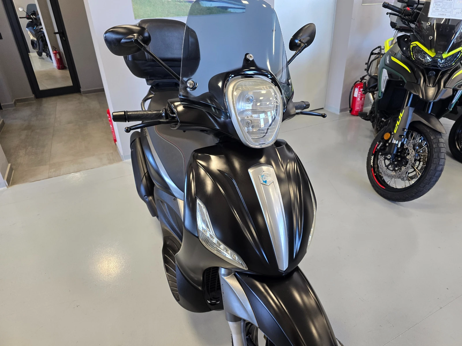 Piaggio Beverly 350ie, ABS-ASR, 2018г., снимка 9 - Мотоциклети и мототехника - 55998032