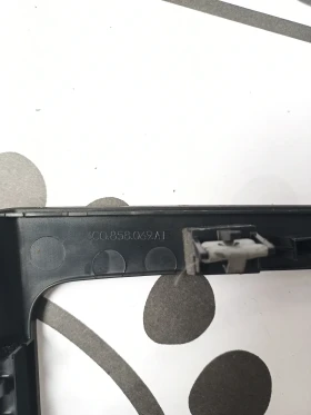 Лайсна около мултимедия Фолксваген , снимка 5