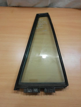 Стъкло задно дясно малко Тойота Рав4 (триъгълно) 2.0б