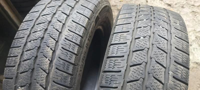 Гуми Зимни 215/65R15, снимка 2 - Гуми и джанти - 35134777