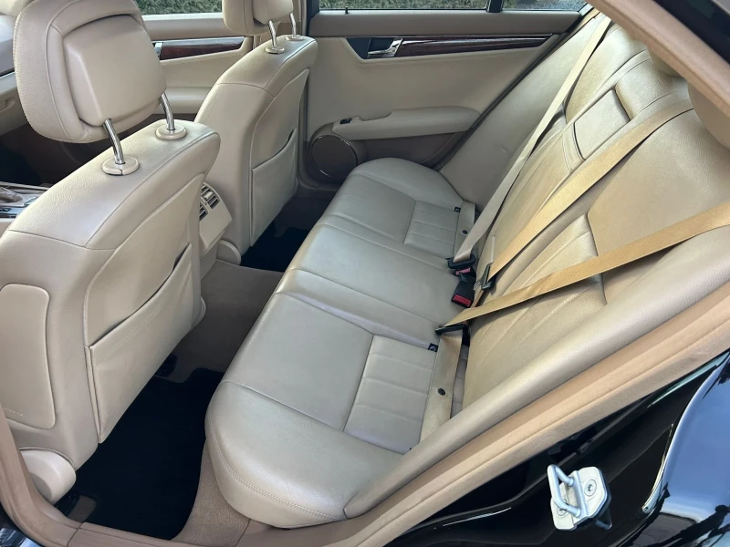 Mercedes-Benz C 220, снимка 9 - Автомобили и джипове - 52732885