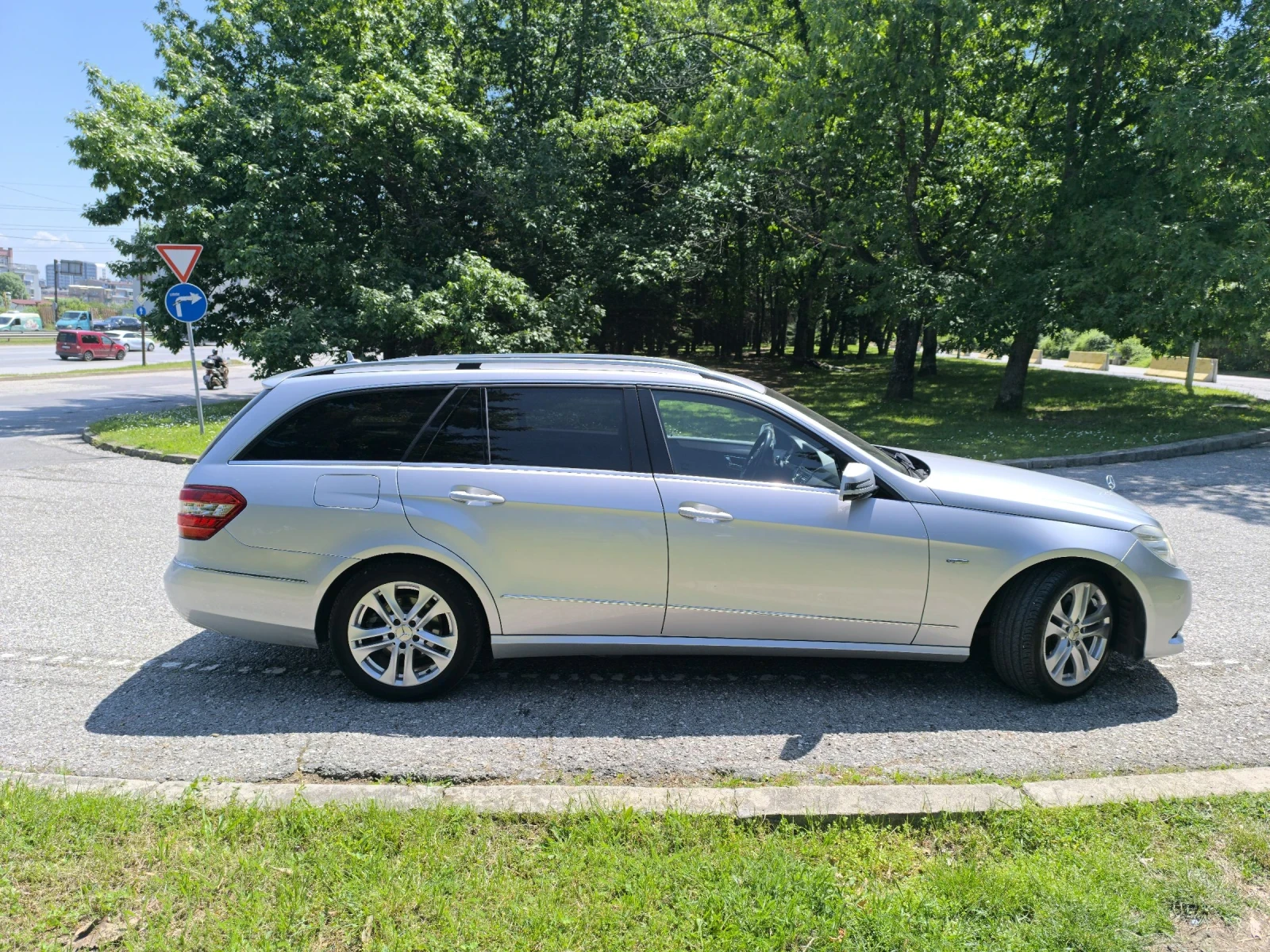 Mercedes-Benz E 350 d     4 matic  - изображение 4