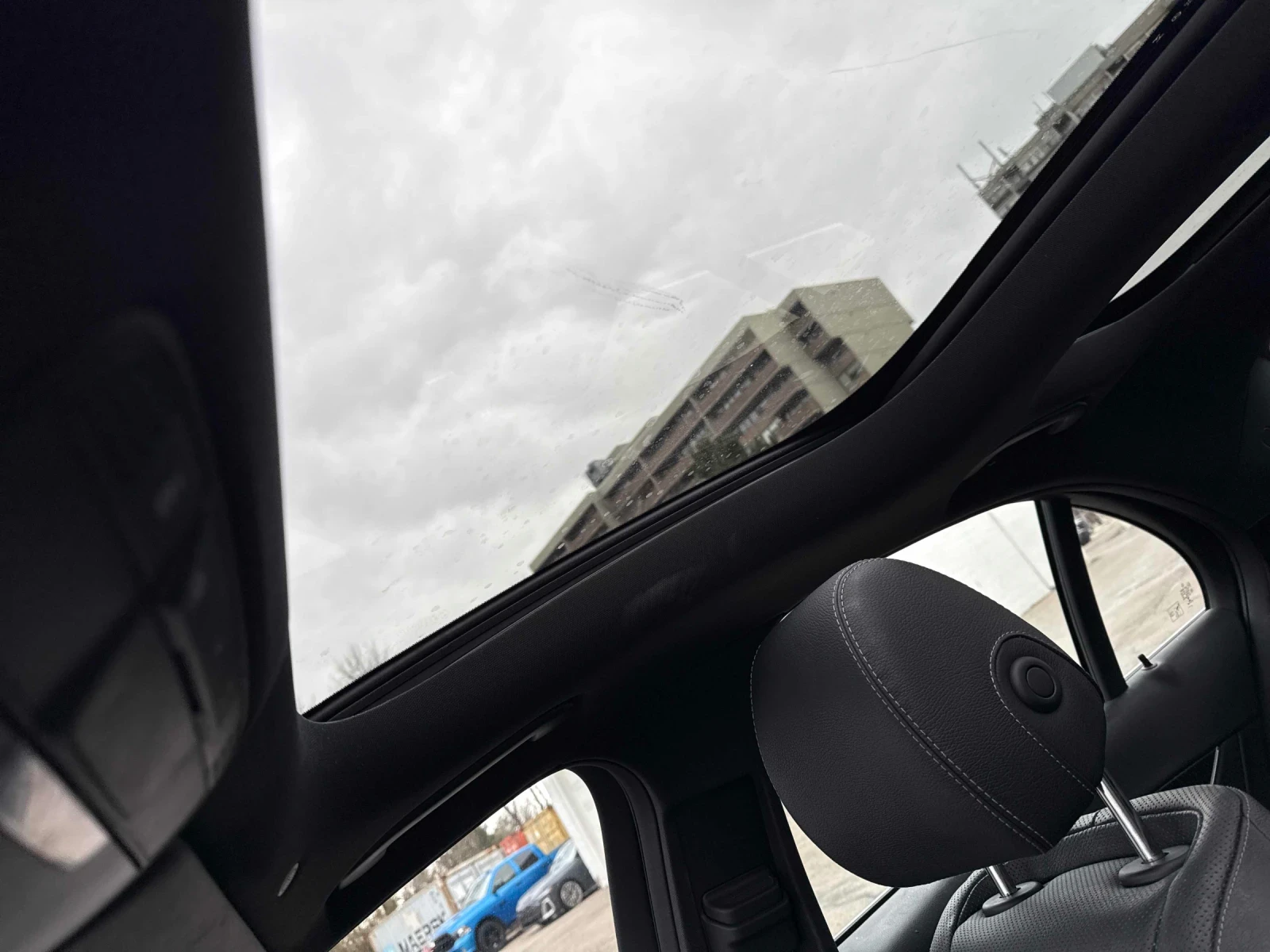 Mercedes-Benz E 400 AMG* 4Matic* Burmester* Обдухване* HUD* 360, снимка 9 - Автомобили и джипове - 54238014