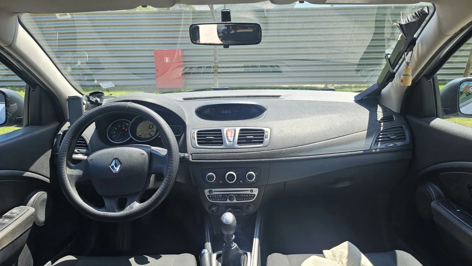 Renault Megane 1.6 LPG, снимка 8 - Автомобили и джипове - 54680780