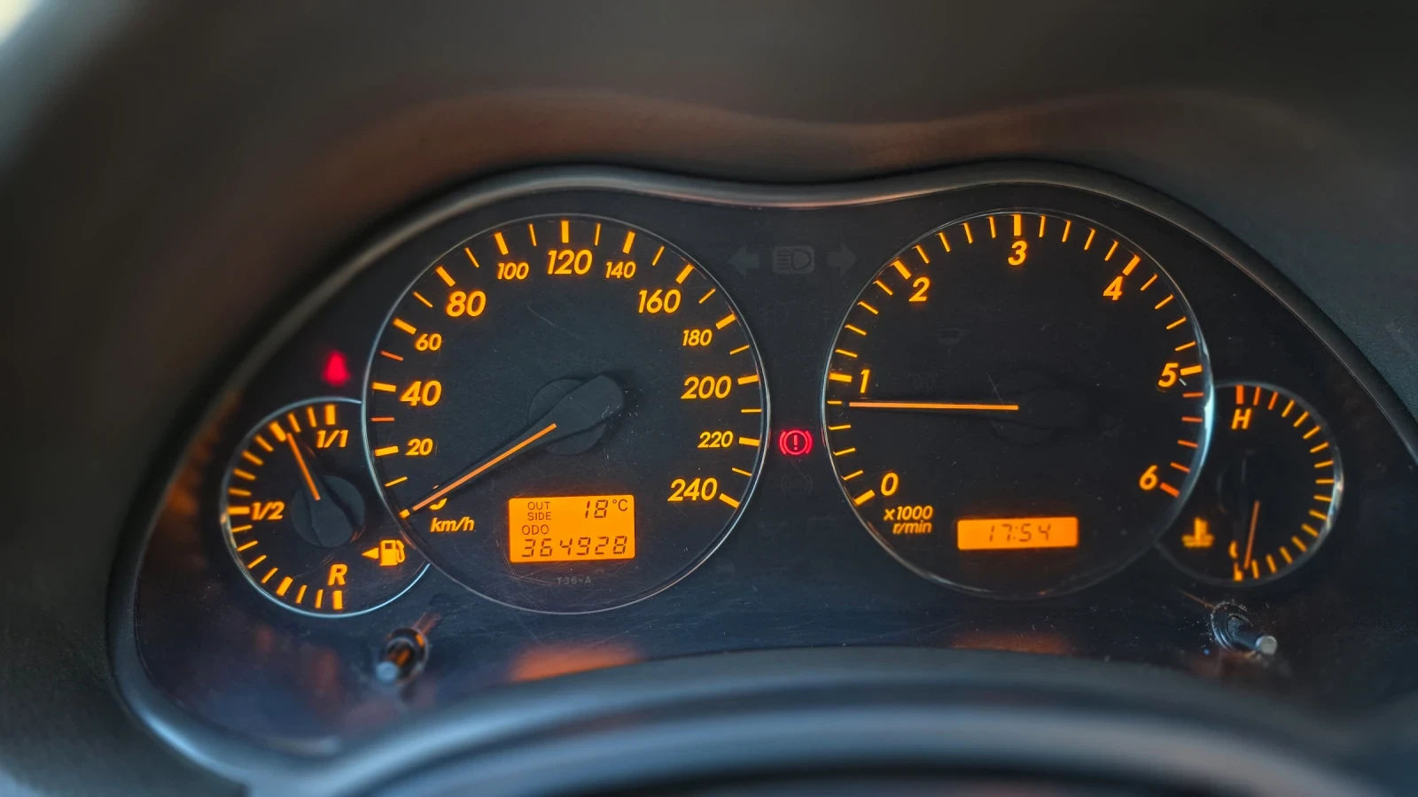 Toyota Avensis Комби, снимка 6 - Автомобили и джипове - 54635295