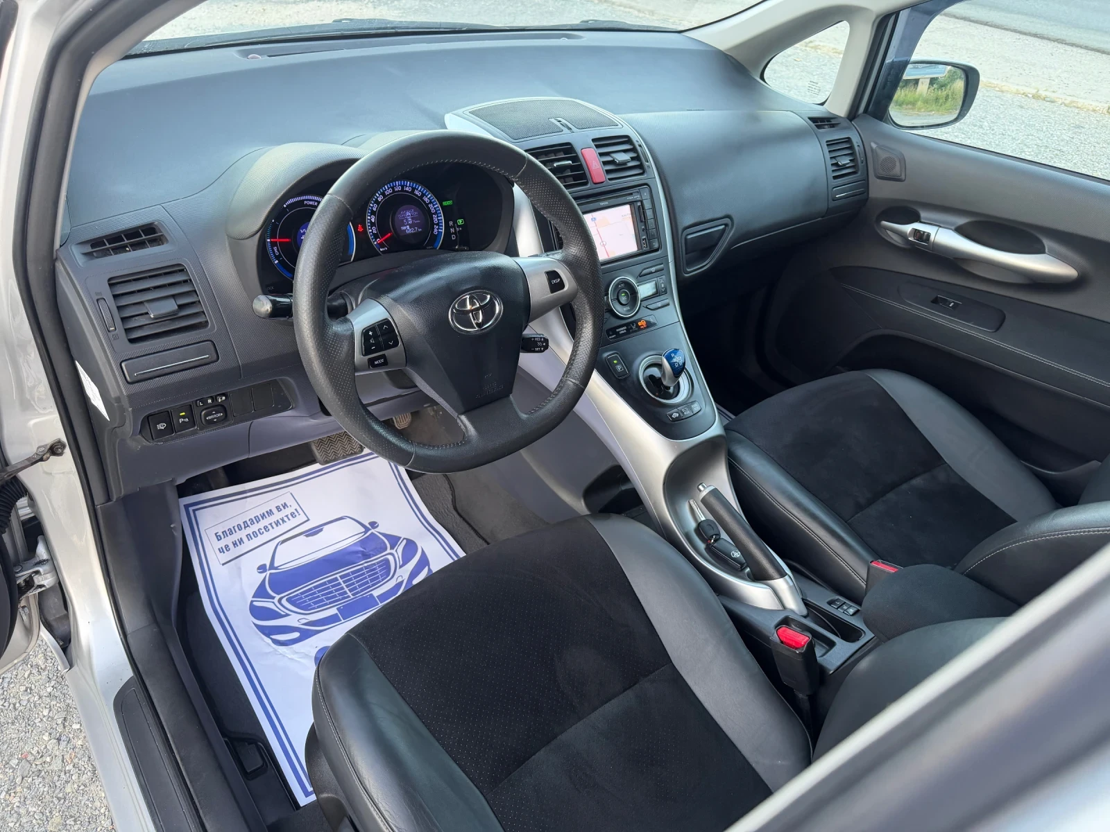 Toyota Auris PREMIUM / 1.8 HYBRID / КОЖА / КАМЕРА / НАВИГАЦИЯ, снимка 8 - Автомобили и джипове - 54858513