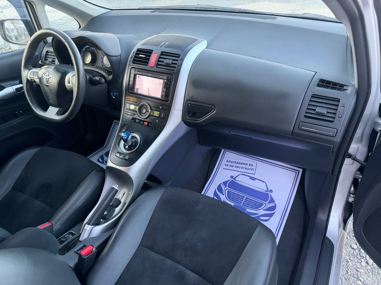 Toyota Auris PREMIUM / 1.8 HYBRID / КОЖА / КАМЕРА / НАВИГАЦИЯ, снимка 10 - Автомобили и джипове - 54858513