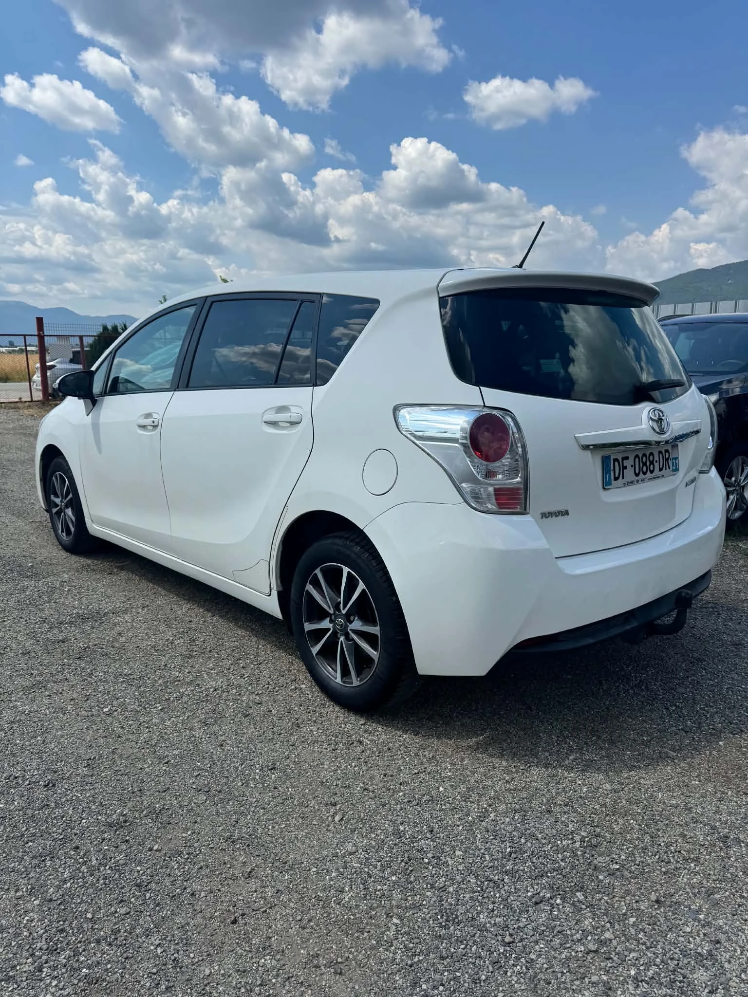 Toyota Verso 1.6 VVTI, снимка 7 - Автомобили и джипове - 55088857