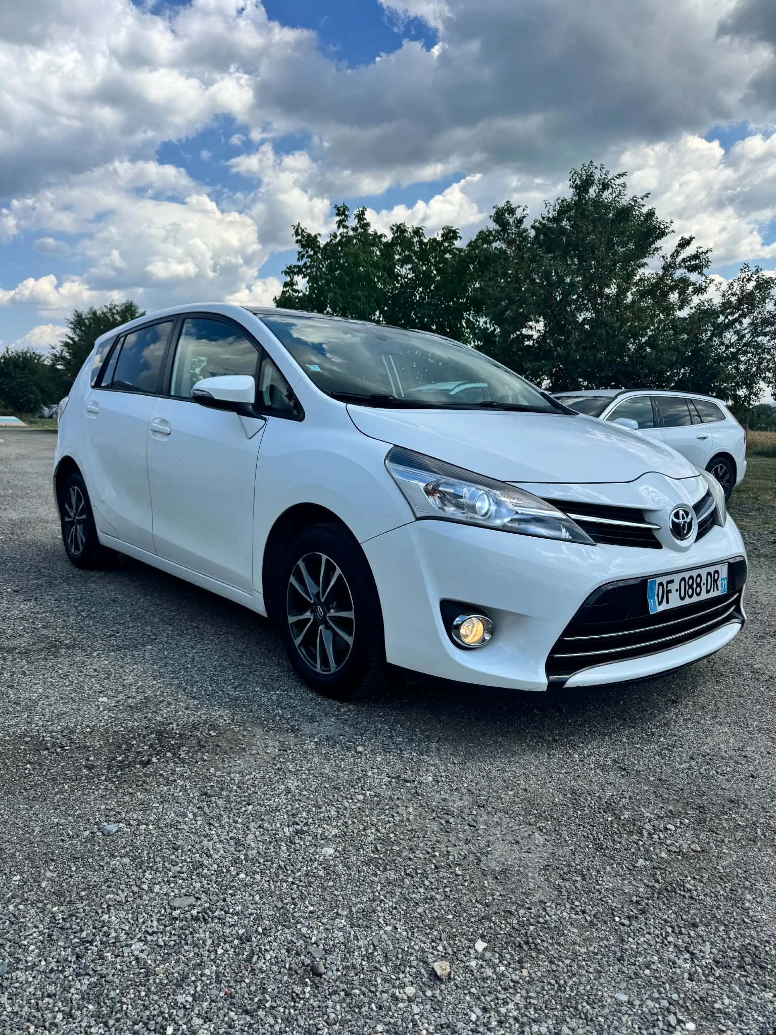 Toyota Verso 1.6 VVTI, снимка 5 - Автомобили и джипове - 55088857
