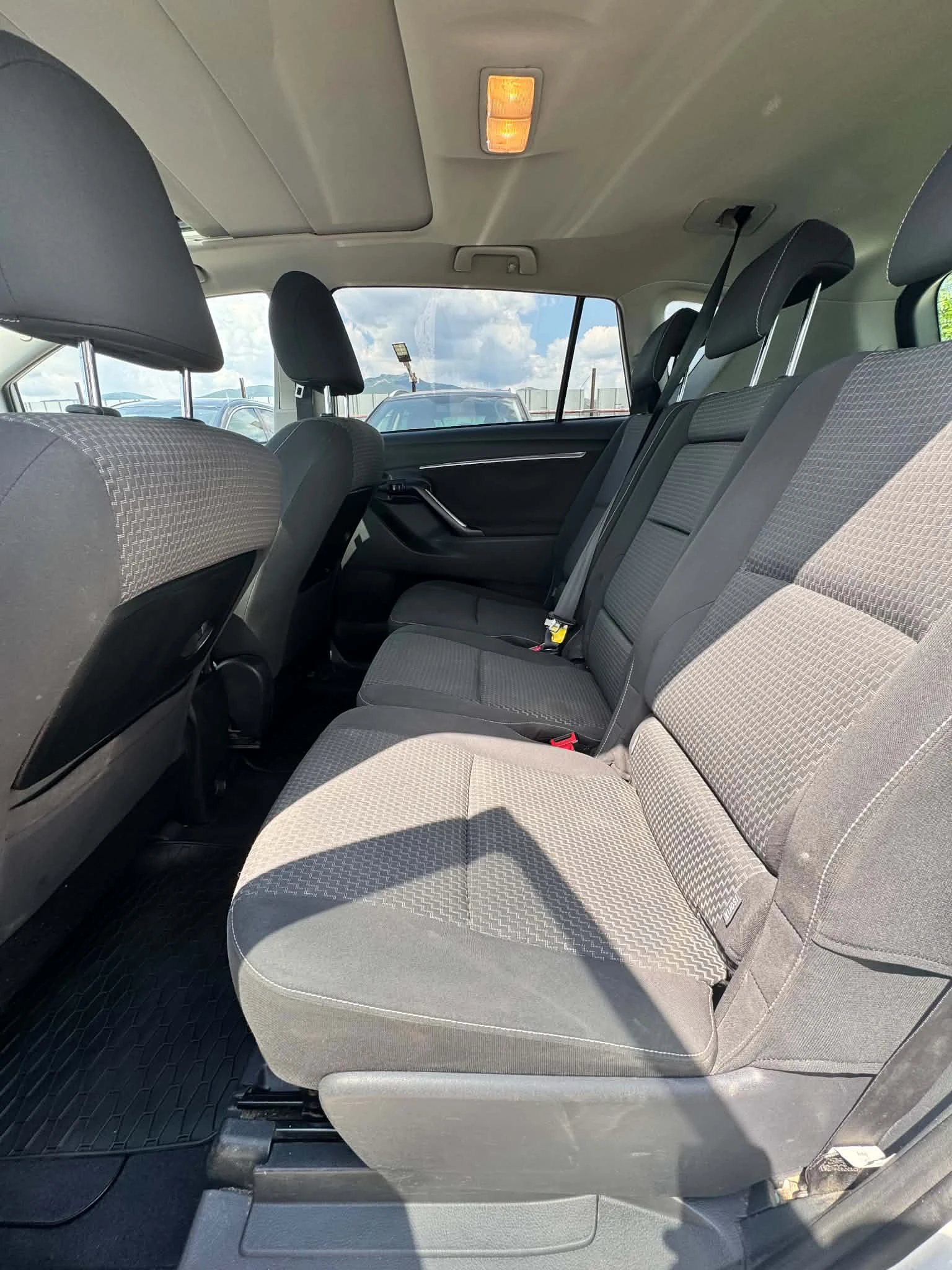 Toyota Verso 1.6 VVTI, снимка 6 - Автомобили и джипове - 55088857