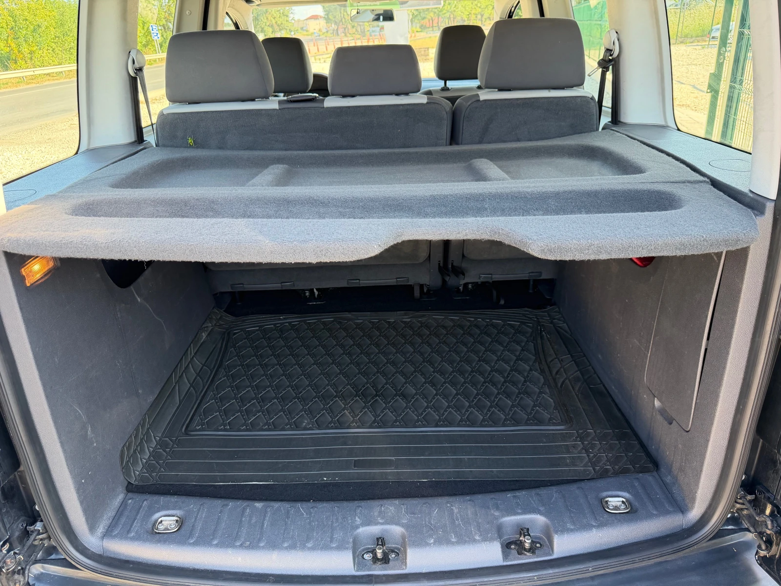 VW Caddy 1.6TDi/102p.s-5 mesten/Klima-Euro 5!!!, снимка 14 - Автомобили и джипове - 55513929