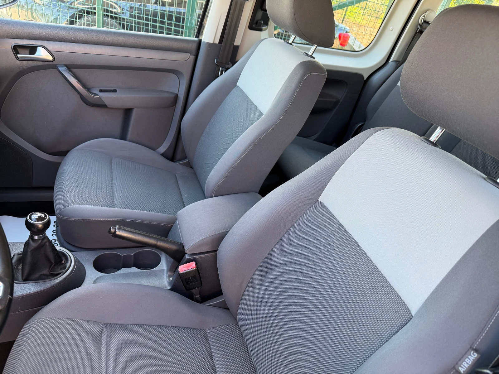 VW Caddy 1.6TDi/102p.s-5 mesten/Klima-Euro 5!!!, снимка 13 - Автомобили и джипове - 55513929