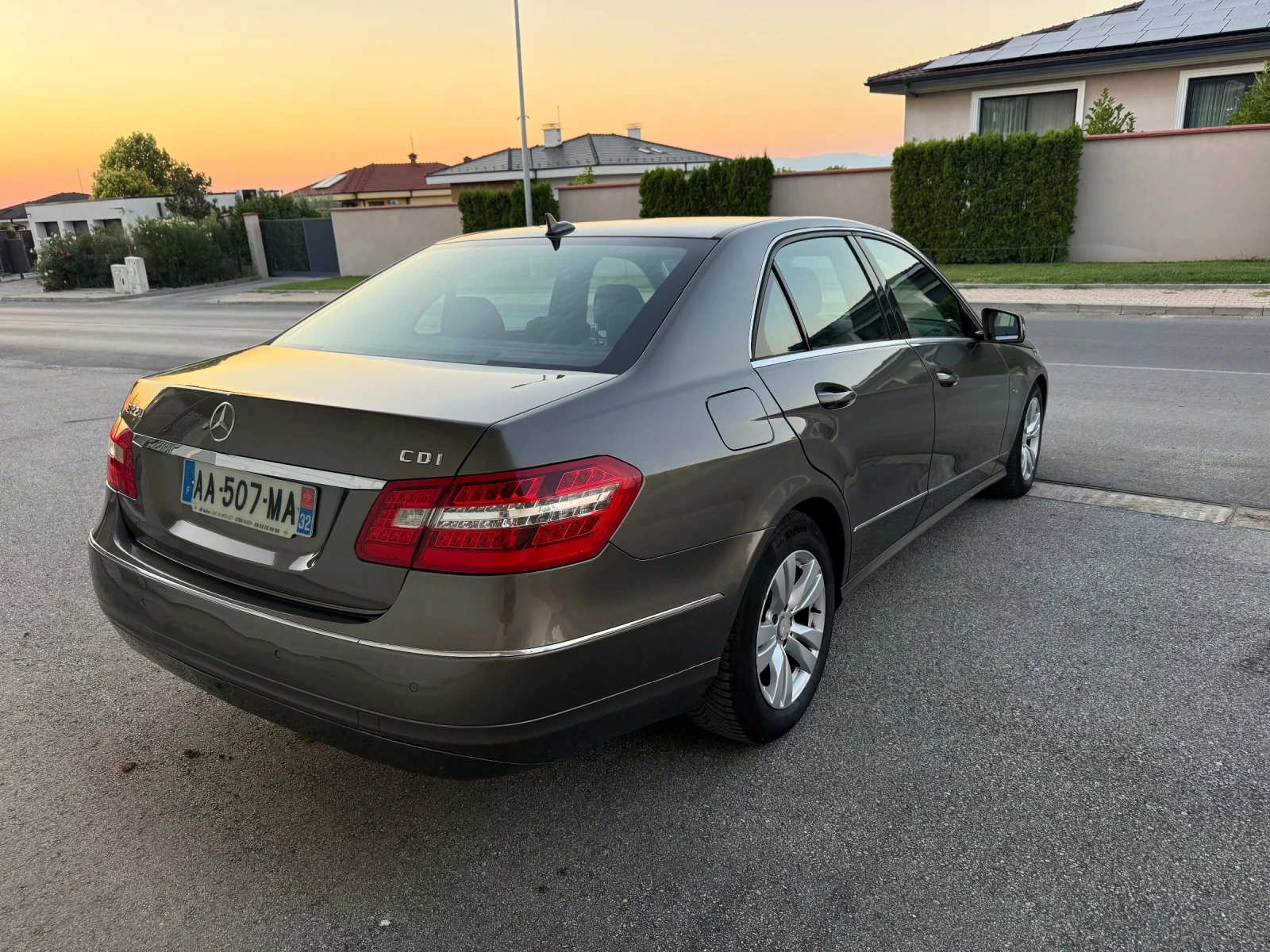 Mercedes-Benz E 220 E220cdi Avantgarde, снимка 4 - Автомобили и джипове - 55709339