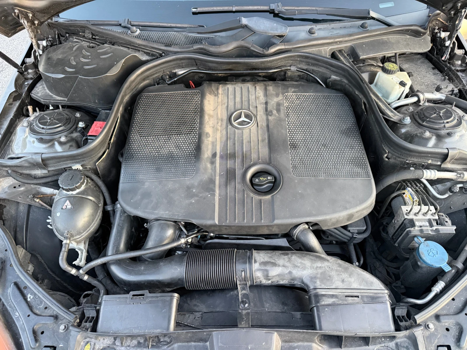 Mercedes-Benz E 220 E220cdi Avantgarde, снимка 16 - Автомобили и джипове - 55709339