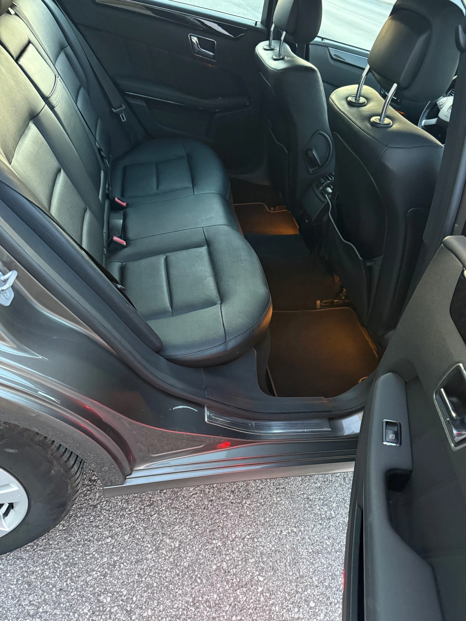 Mercedes-Benz E 220 E220cdi Avantgarde, снимка 10 - Автомобили и джипове - 55709339