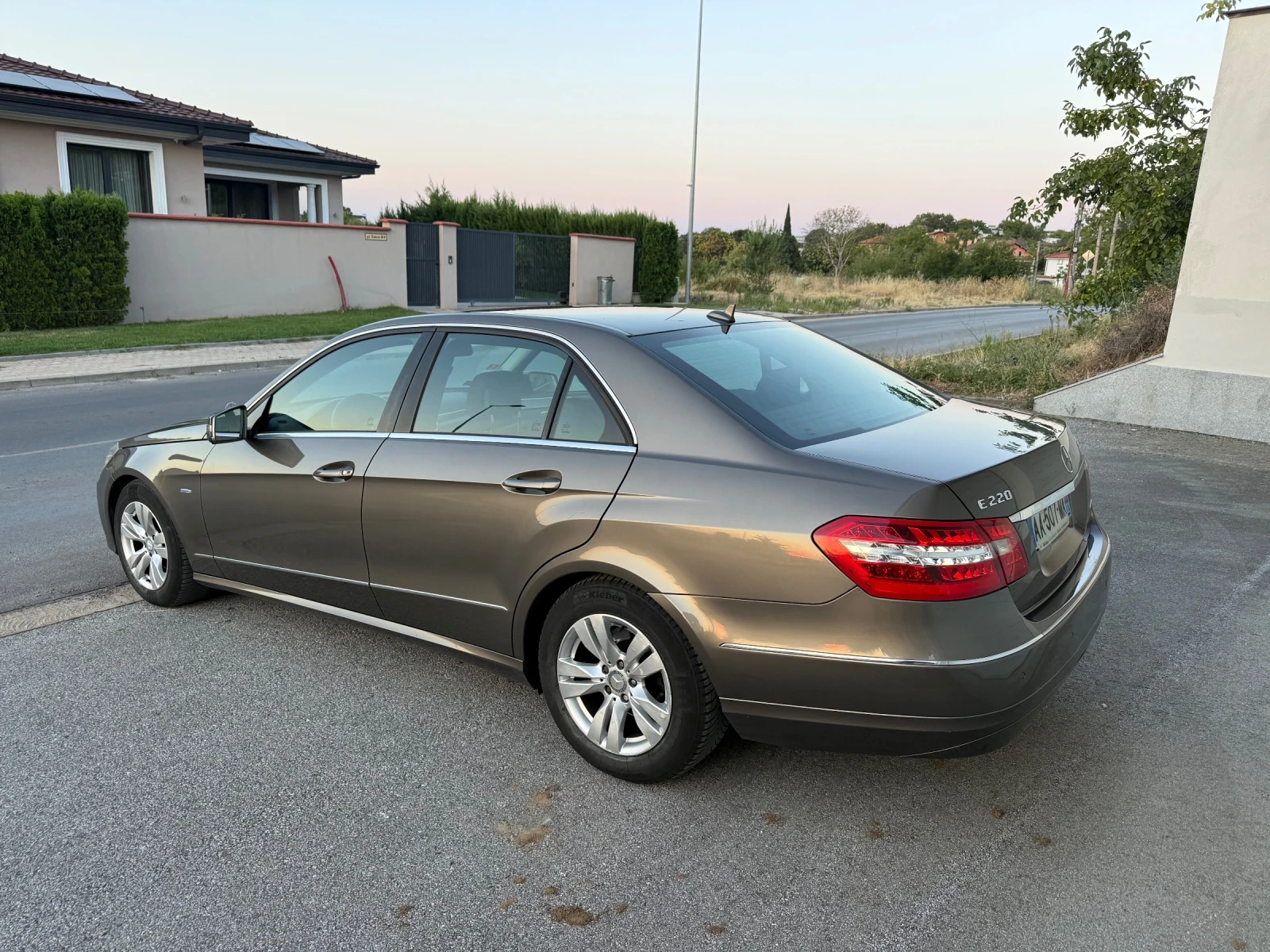 Mercedes-Benz E 220 E220cdi Avantgarde, снимка 3 - Автомобили и джипове - 55709339