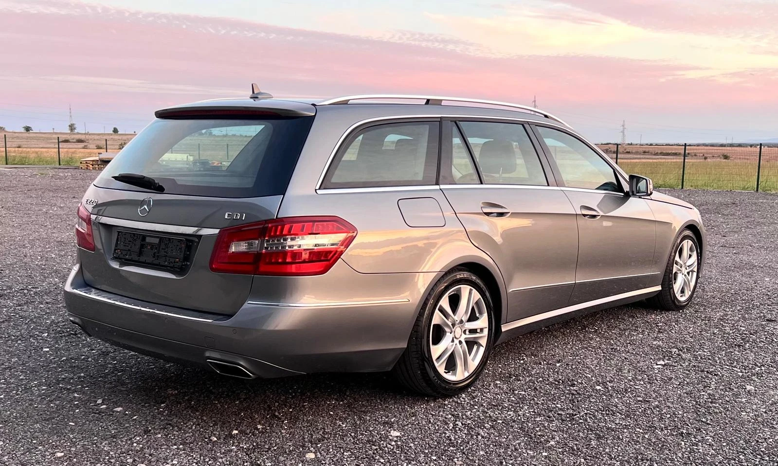 Mercedes-Benz E 220 2.2CDi* AVTOMAT/AVANGARD , снимка 4 - Автомобили и джипове - 56087351