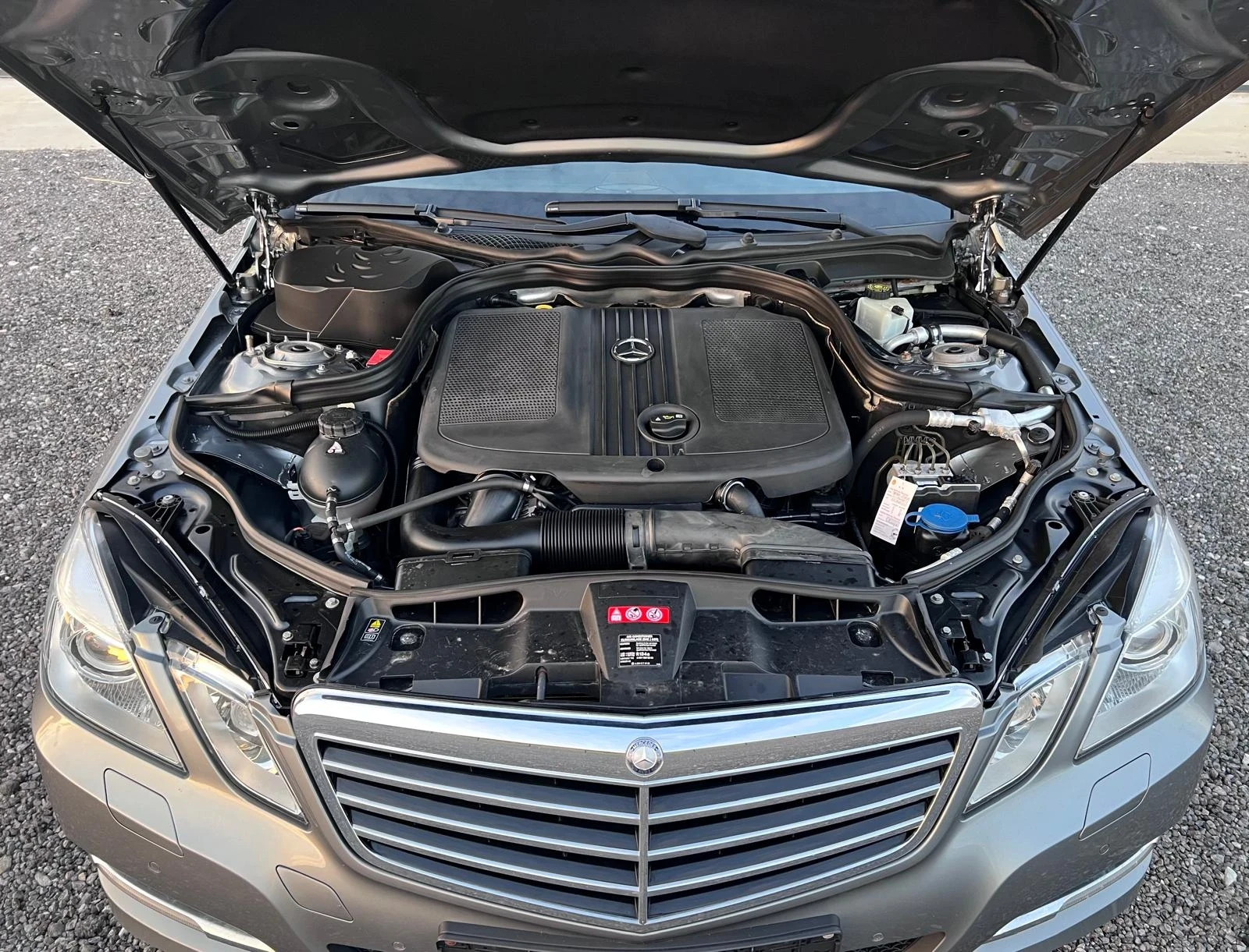 Mercedes-Benz E 220 2.2CDi* AVTOMAT/AVANGARD , снимка 15 - Автомобили и джипове - 56087351