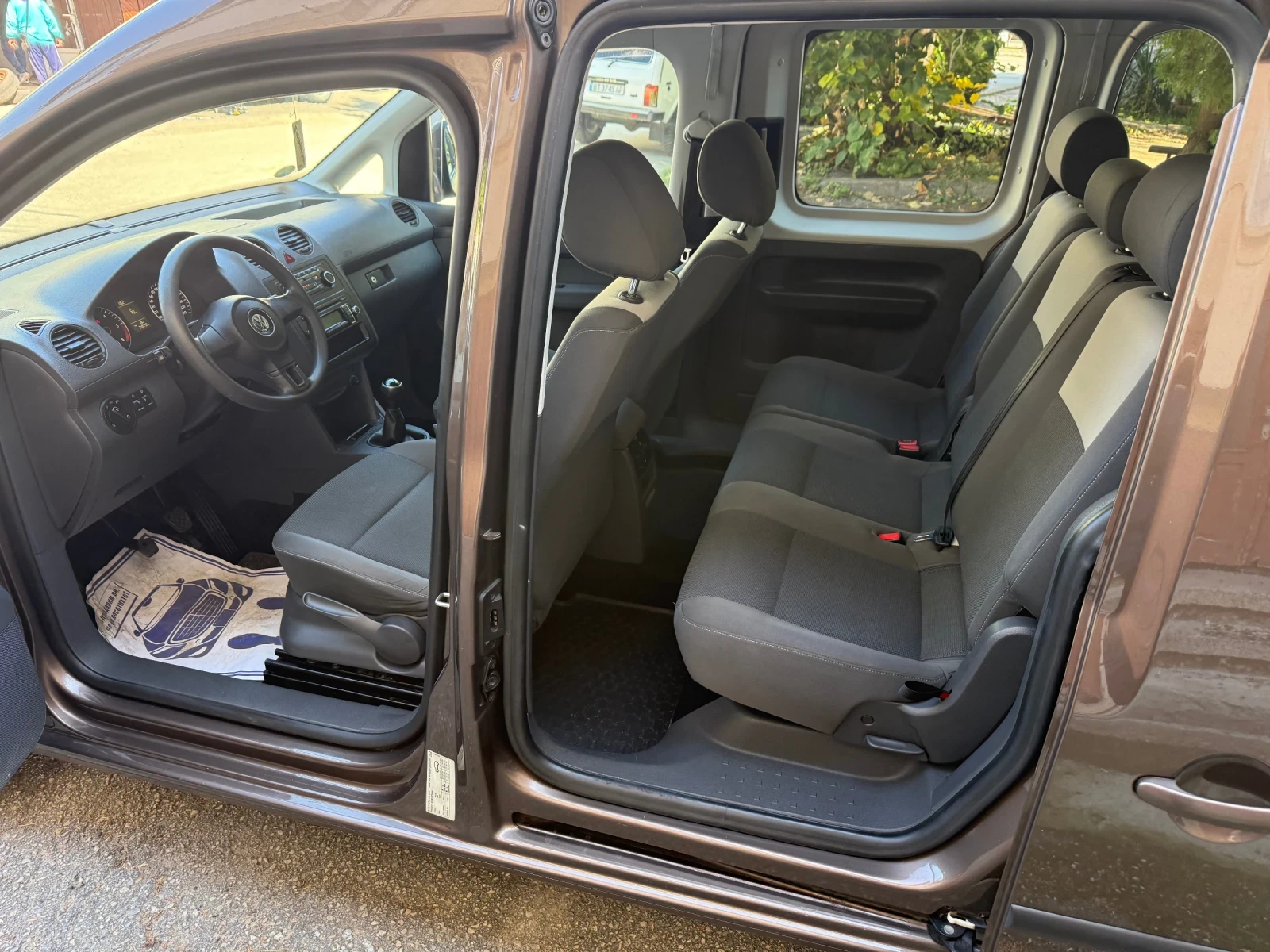 VW Caddy 1.6, снимка 12 - Автомобили и джипове - 56333385
