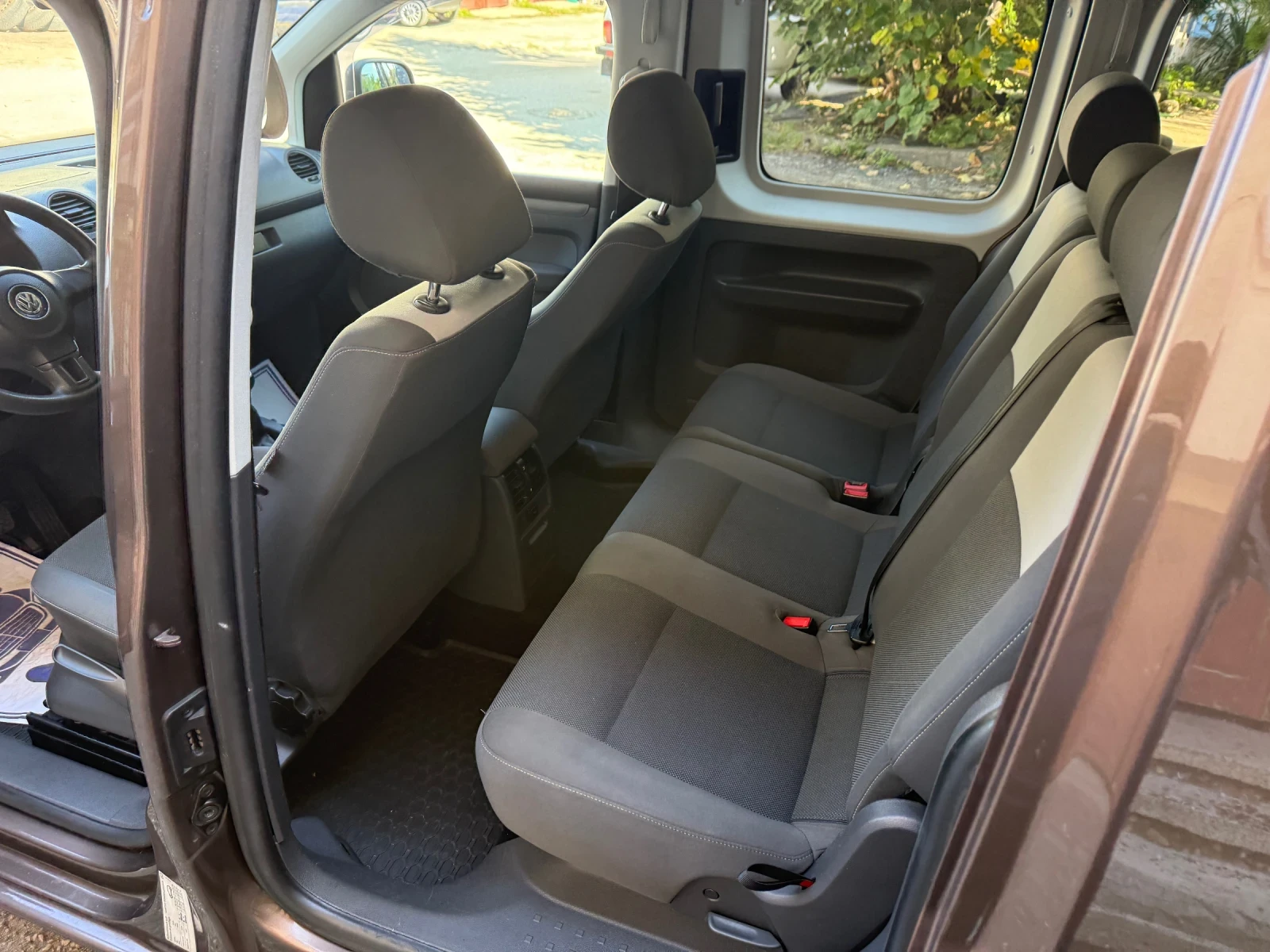 VW Caddy 1.6, снимка 13 - Автомобили и джипове - 56333385