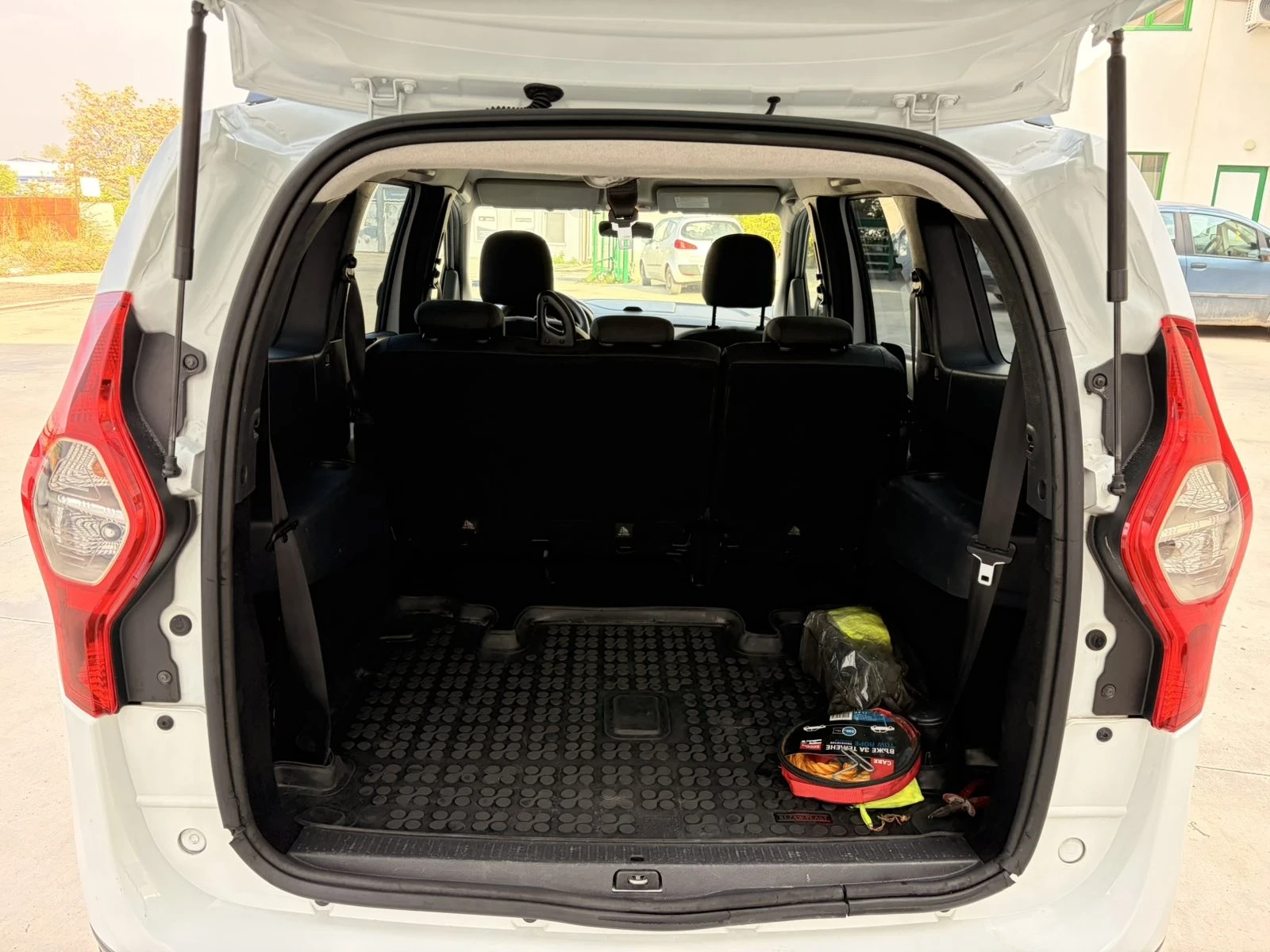Dacia Lodgy 1.5dci, снимка 10 - Автомобили и джипове - 56615093
