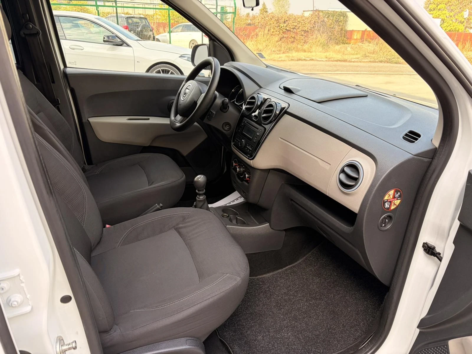 Dacia Lodgy 1.5dci, снимка 7 - Автомобили и джипове - 56615093