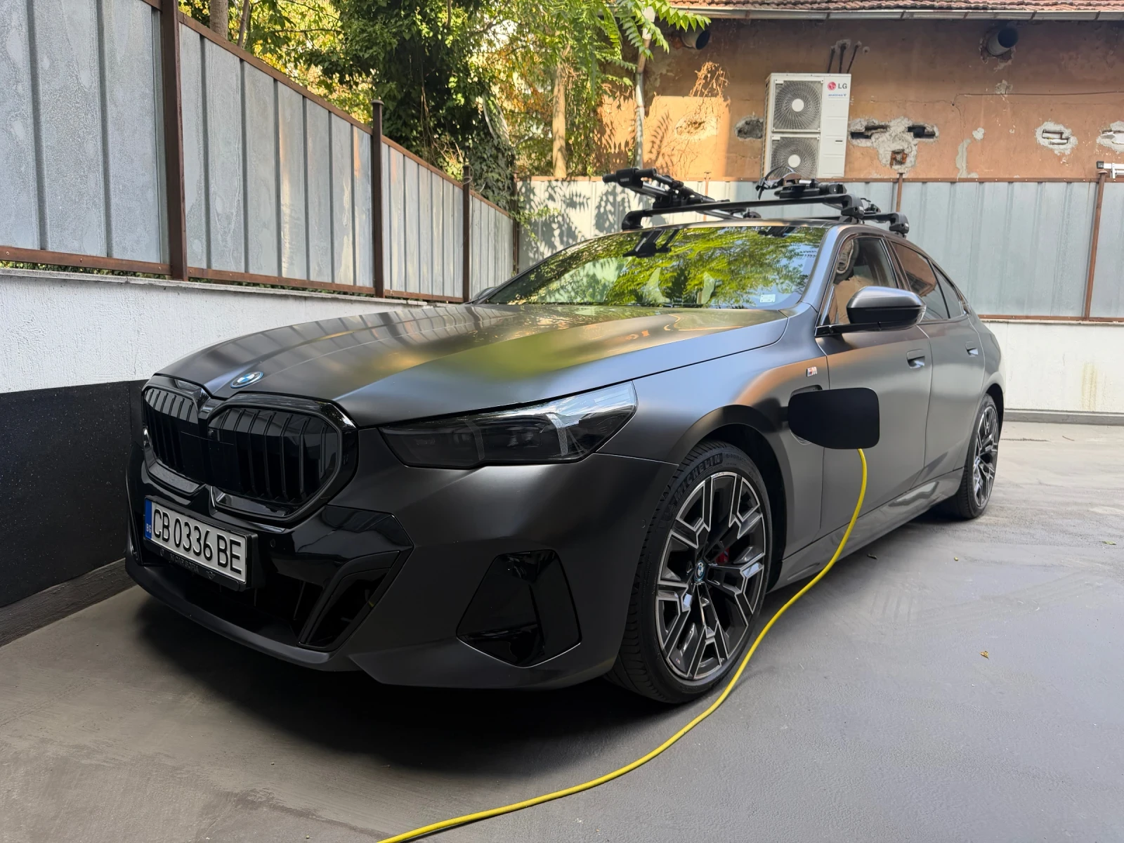 BMW 550 E xDrive M-sport, снимка 2 - Автомобили и джипове - 56719341