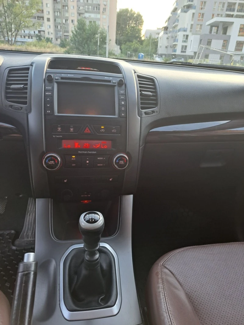 Kia Sorento, снимка 8 - Автомобили и джипове - 46635113