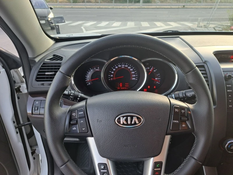 Kia Sorento, снимка 6 - Автомобили и джипове - 46635113