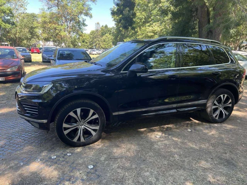 VW Touareg 3.0 TDI R-LINE, снимка 3 - Автомобили и джипове - 47479348