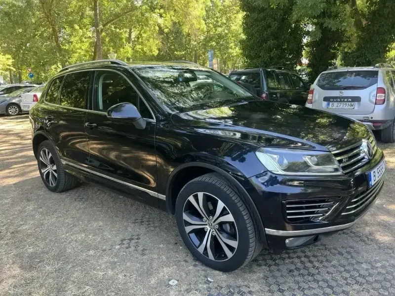 VW Touareg 3.0 TDI R-LINE, снимка 1 - Автомобили и джипове - 47479348