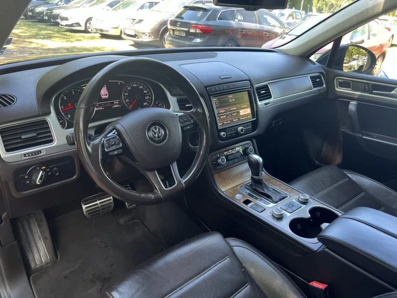 VW Touareg 3.0 TDI R-LINE, снимка 10 - Автомобили и джипове - 47479348